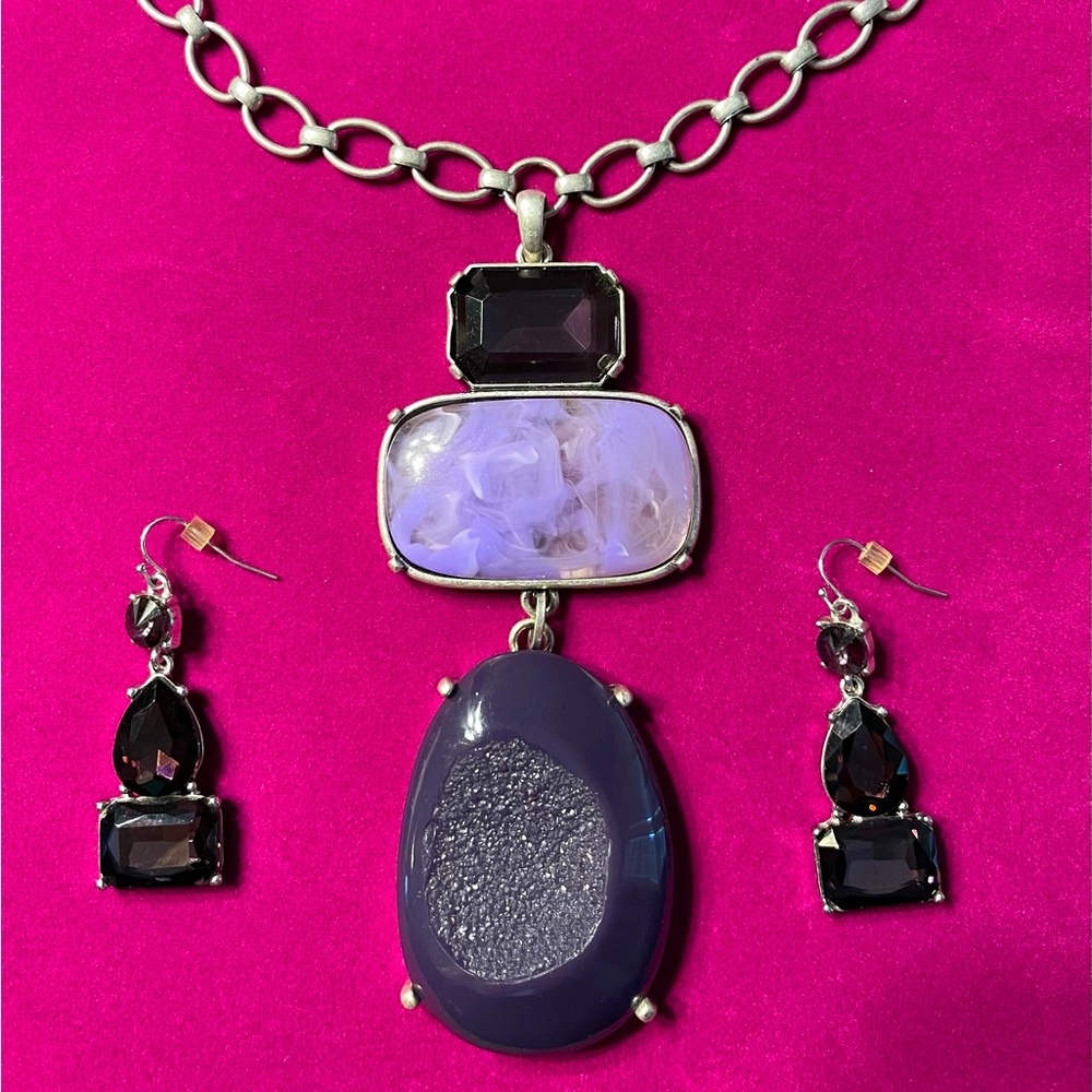 Chico, silver & amethyst necklace with crystal, marble dark purple stones.